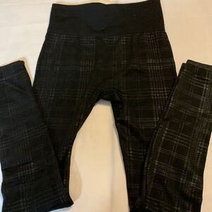 Tahari Size S/M black fleece lined leggings with plaid detail metallic gray